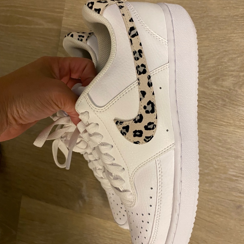 WOMEN'S NIKE COURT VISION LOW SNEAKERS